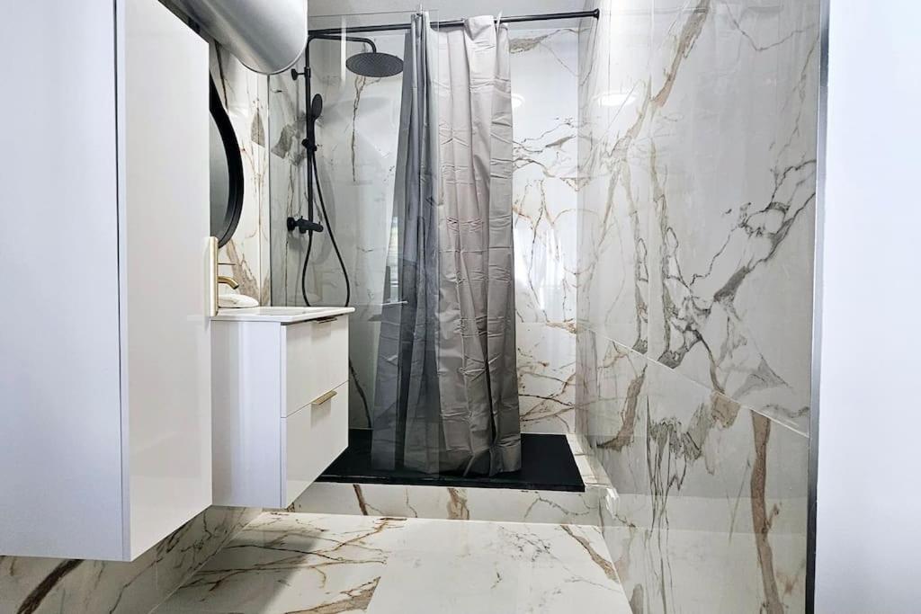 L'elegant 3p, 2ch, 2sdb, Clim, Wifi Gratuit, Parking Prive Appartement Cannes